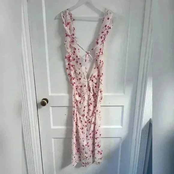 REFORMATION Flutter Sleeve V-Neck Floral
Mini Dress - Picture 7 of 7